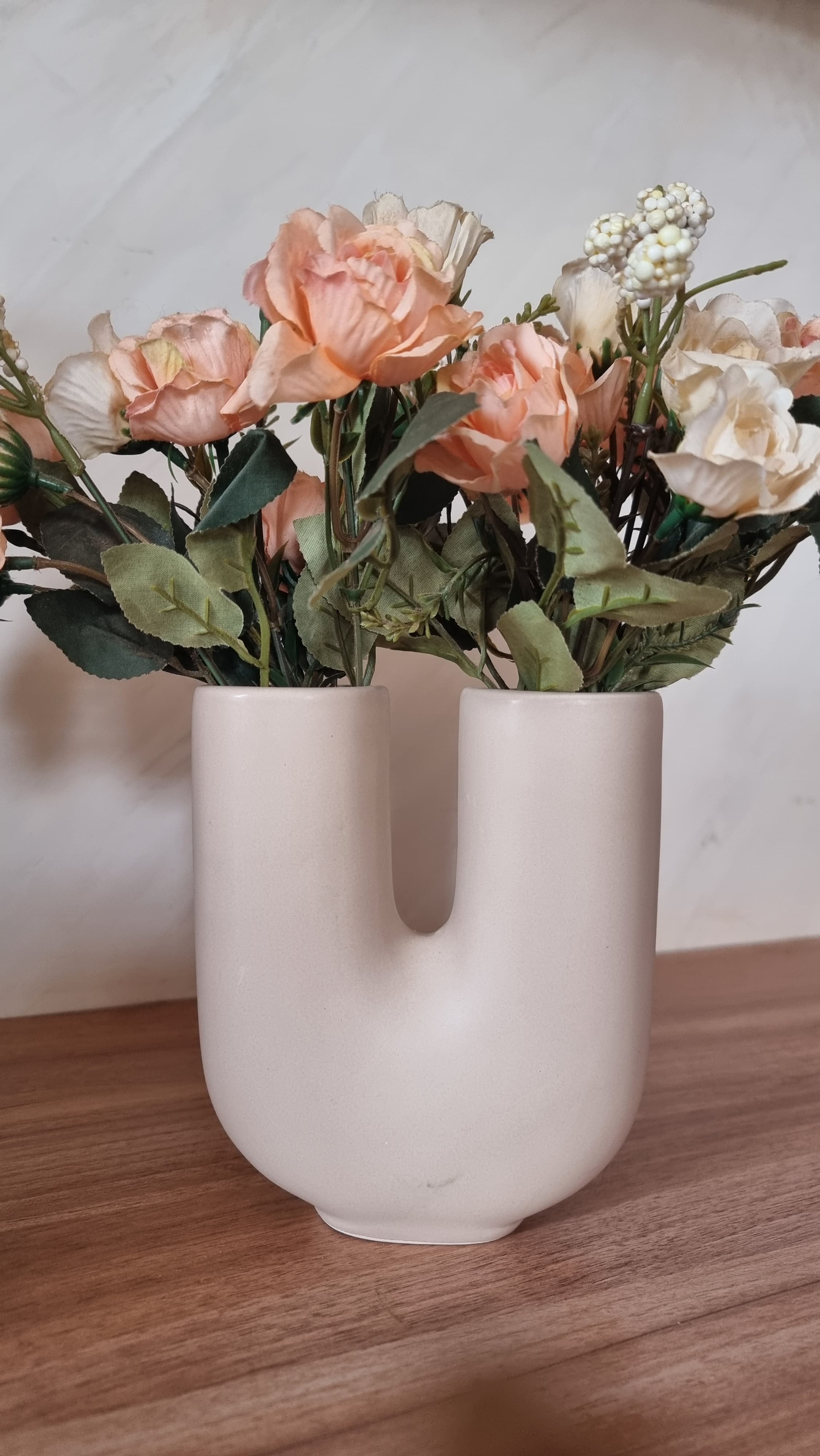 VASE FORME U EN CERAMIQUE BEIGE