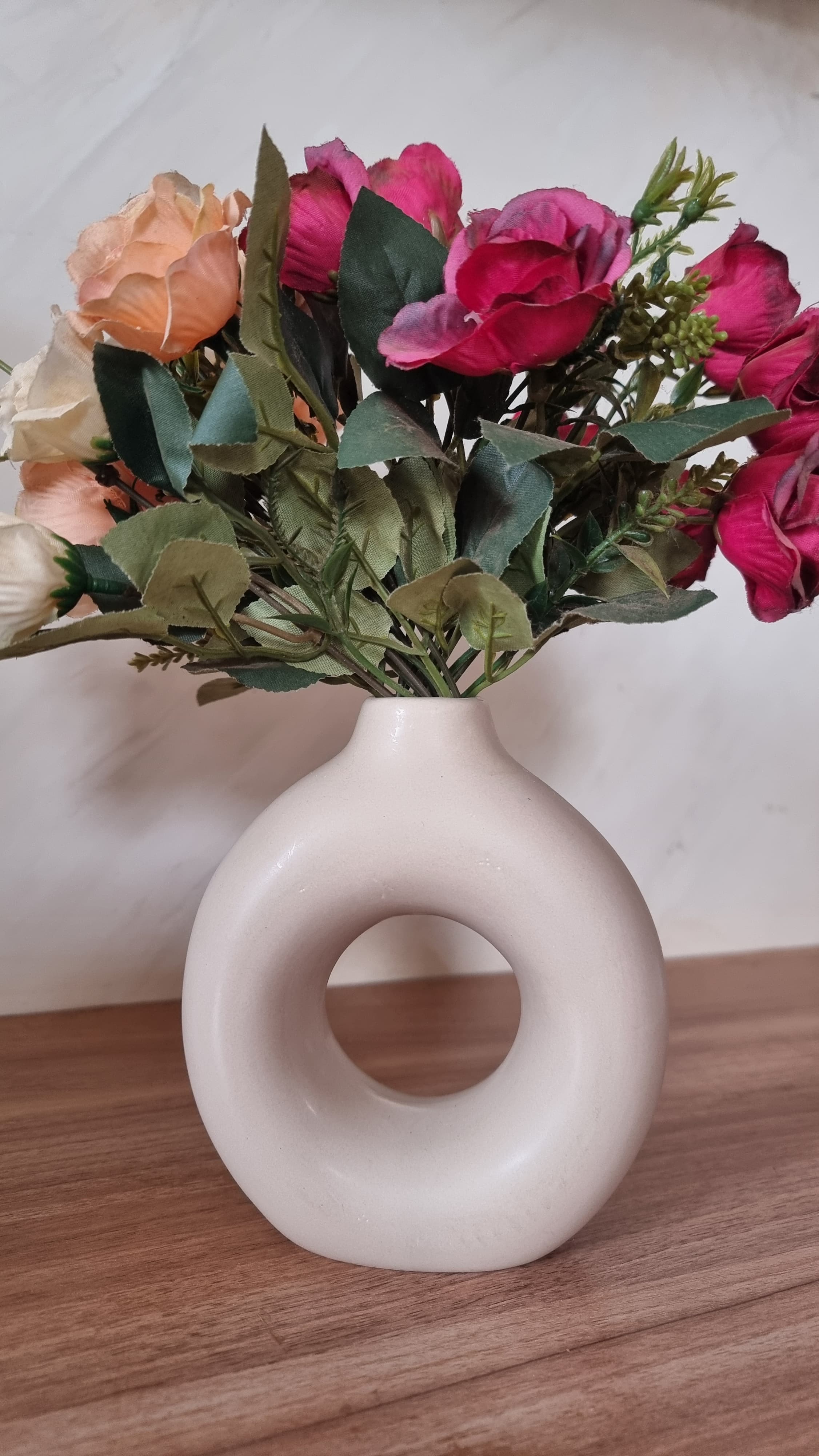 VASE DONUT EN CERAMIQUE BEIGE